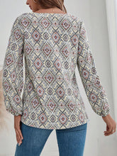 EMERY ROSE Women's Notched Allover Print Long Sleeve Blouse